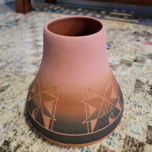 EAGLEHAWK SIOUX NATIVE AMERICAN ART POTTERY VASE Signed Orange Black Pink-VTG